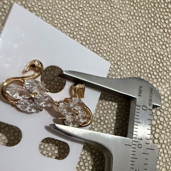 GOLDEN SWAN CRYSTAL STUD EARRINGS – WOMEN’S ELEGANT STATEMENT JEWELRY - Picture 14 of 17